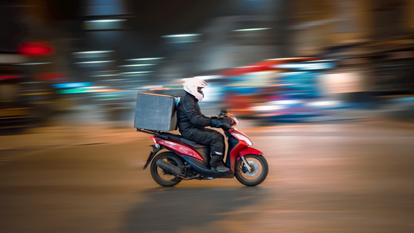 A delivery platform's live map, connecting a customer app, a courier app, and a dispatch system in real time.